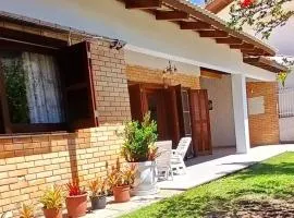 Casa ÍSIS de aluguel por temporada em Capão da Canoa com piscina