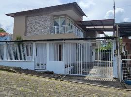 Hermosa casa para max 9 pe, villa in Puyo