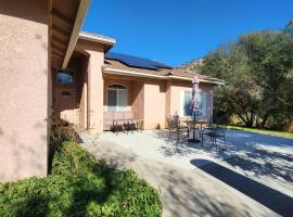 The Gathering Spot-6 miles from Sequoia Nlt'l Park, hotel in Three Rivers