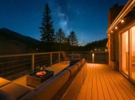 Riverfront cabin w fireplace & deck