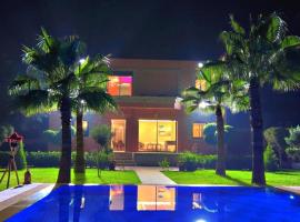 Villa Palmiers 4ch piscine ensoleillée 20mn Agadir, ξενοδοχείο 
