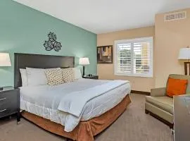Stylish King Apt w Arcade Game & BBQ Near Disney