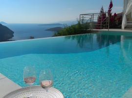 Sunny Villa Ilios Over Mikros, hotel i Fternón