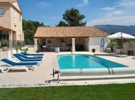 Villa L'ecrin Du Ventoux, hotel in Crillon-le-Brave