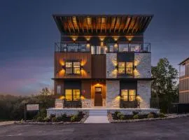 The Great Escape! Sleeps 26 - Sky Deck - Arcade - Golf - Waterpark