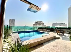 Moderno com piscina e perto da praia