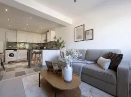 Designer 1BR I Work-From-Home Ready I Fast Wi-Fi