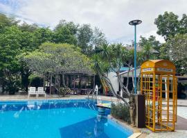 Saksaitarn Resort، فندق في Ban Chak Phak Kut