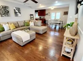 Charming Comfy Retreat - Crib, Pet-Friendly, 7 miles to Ft Bragg, Veteran-Owned
