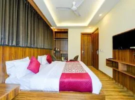 Hotel Red Plaza -Near Delhi Airport & Free Airport Drop