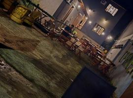 Hostel Barato Zona Sul، فندق في بورتو أليغري