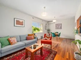 Tuart Treetop Escape - Vibrant Stay near South Beach