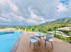 Sunrise Hill Resort, ξενοδοχείο σε Khandāla