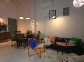 Dramatic Exit Bangkok - Cozy loft style near Suvarnabhumi Airport