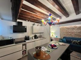 VENICELOFT 5minutefromRialto 10minutefromSanMarco 5minitestationTrain infrontofCaD'ORO, khách sạn ở Venice