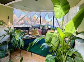 The Floating Terrarium、ロンドンの船上ホテル