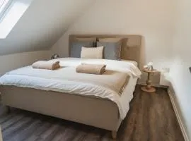 Cozy 1BR & Living Room Apartment, Just 15 Minutes to Downtown