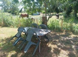 Les Sablines - Maisons T2 à 700m de l'océan - Terrasse et parking, hotel a Yves