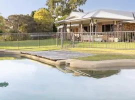 Coastview Manor - Family Hinterland Retreat