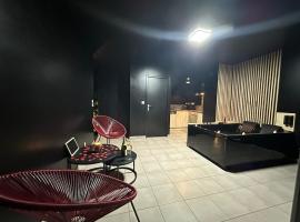 L écrin Love room avec balnéo au coeur de Sedan, hotel v destinaci Sedan