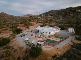 The Hoopa House - Pickleball Hot Tub Views