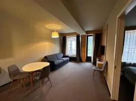 The 4th Floor Vista in front of Kokhta