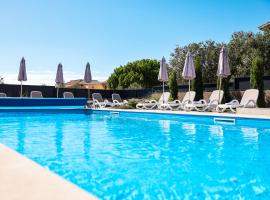 Villa Lucy Apartments, hotel em Vir