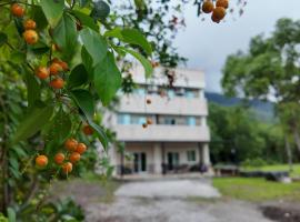 Shu Hai Cui Hu Homestay, hotel v destinaci Zhixue