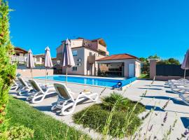 Villa Lucy Apartments I, hotel em Vir