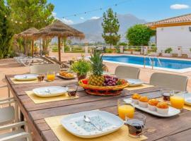 Casa Rocio y Paloma Vinuela by Ruralidays, hotel i Viñuela