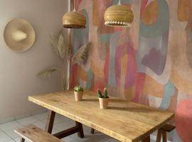 Gîte Minimalist indépendant au calme, hotel in Commentry