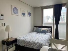 Balcony Room with City view, hotel in Kojan-yŏk