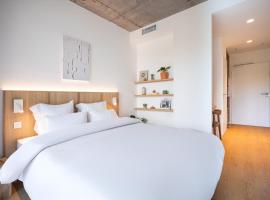 BABEL COMMUNITY H&ocirc;tel Saint-Quentin-en-Yvelines Gare, golf hotel in Montigny-le-Bretonneux