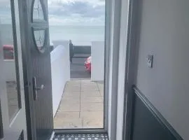 Seafront folkestone Sandgate channel tunnel - 5 star property Sleeps 12