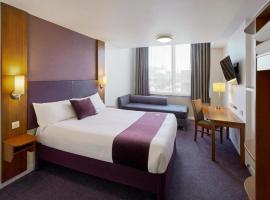 Premier Inn Llanelli Central East, hotel in Trostre