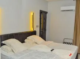 Triple Tee Luxury Hotel & Service Apartments Surulere