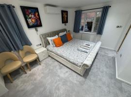 WBC 1 Modern Large Ensuite Room Wednesbury, hotel em Bilston