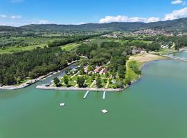 Camping Village Punta Navaccia, glamping site in Tuoro sul Trasimeno