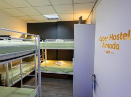 CyberHostel Almada, hotel in Almada