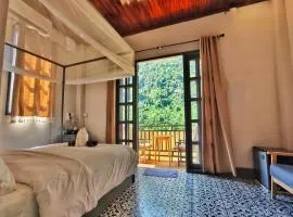 Dokchampa River View Villa