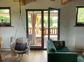 Mahoniówka Mikołajki، فندق في Wawrowice