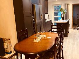 Stylish & Spacious Victorian Home near Severn Valley Railway & Safari Park, Hotel in Kidderminster