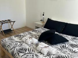 Modern Apartment near Milano, Airport Malpensa, Rho Fiera 24h Check-in, hotel in Legnano