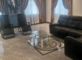 Modern One-Bedroom Retreat in North Legon, Accra, hotel in North Legon