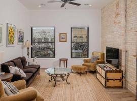 Luxury 1 Bedroom Downtown Neenah Flat, hotel en Neenah
