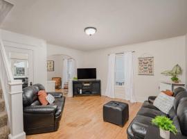 Downtown Home off College Avenue - Lawrence University, Hotel in Appleton
