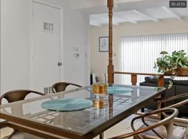 3-bedroom building in serene Saint Ann with WiFi, AC, hotel v destinaci Saint Ann