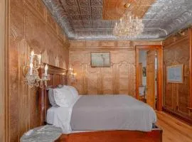 Dancing Moon Luxury Loft and Event Space - Sleeps 12