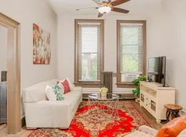 Large Luxury Downtown Loft - Walk to Everything Free Parking