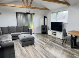 Cozy 2-Bedroom Cottage-Style Home, ξενοδοχείο στο Δουβλίνο